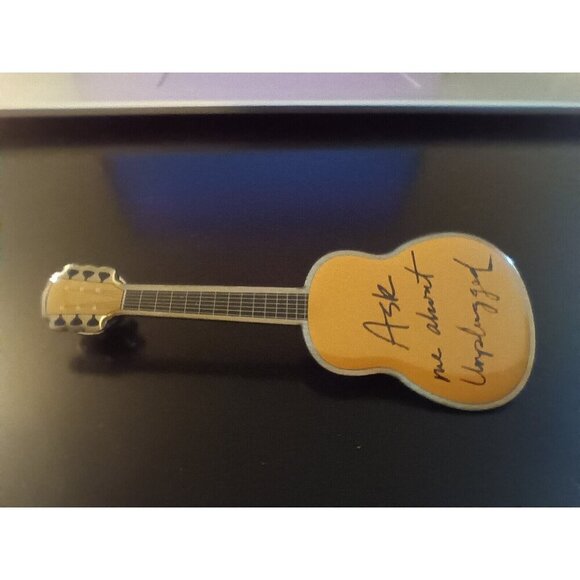 Avon Unplugged guitar pin brown - Picture 1 of 2